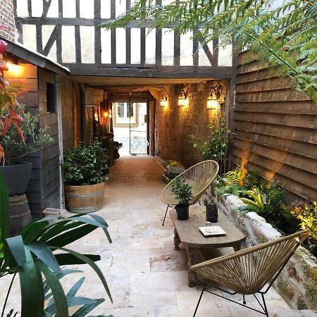 Le Patio / Les Suites Romantiques Du Grenier A Sel Honfleur Dış mekan fotoğraf