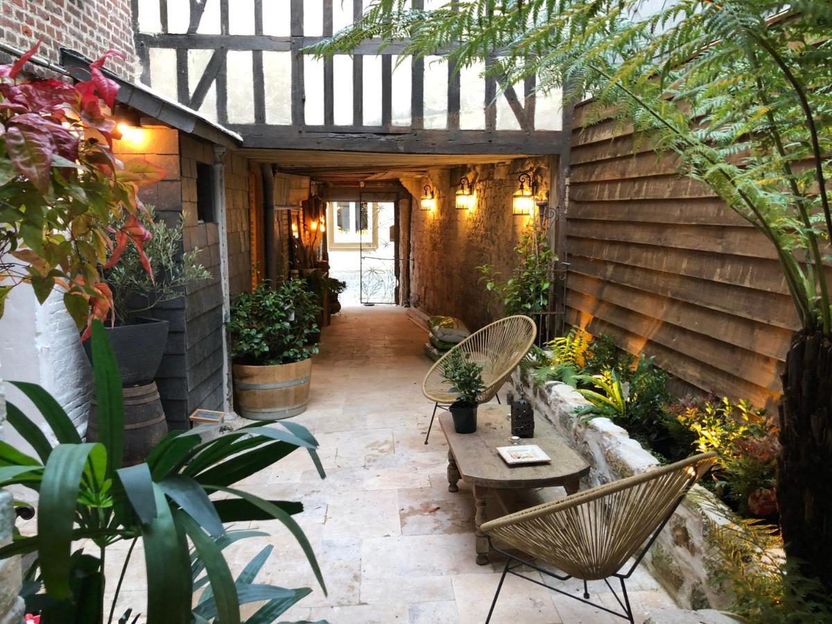 Le Patio / Les Suites Romantiques Du Grenier A Sel Honfleur Dış mekan fotoğraf