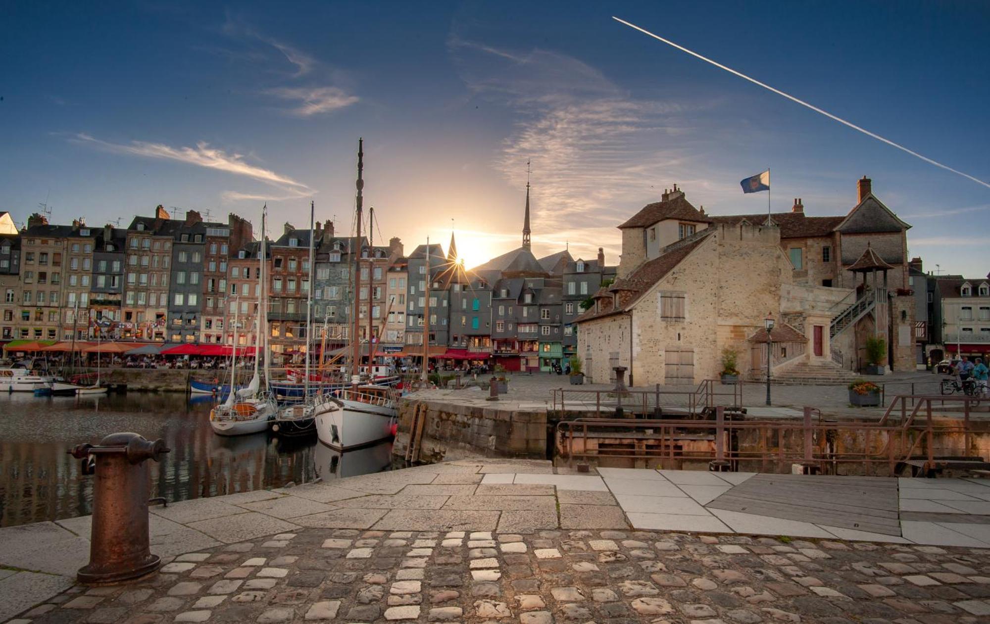 Le Patio / Les Suites Romantiques Du Grenier A Sel Honfleur Dış mekan fotoğraf